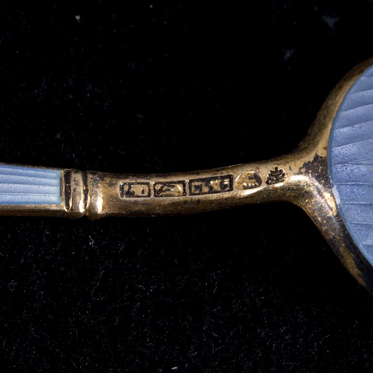 KAFFESKEDAR, 6 st, emalj samt förgyllt silver, Tillander, Helsingfors 1962-63. Total vikt 75,4 g.