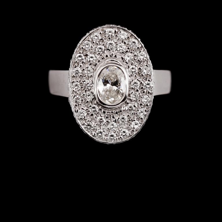 RING, 18 k vitguld, briljantslipade diamanter tot ca 1.95 ct.
