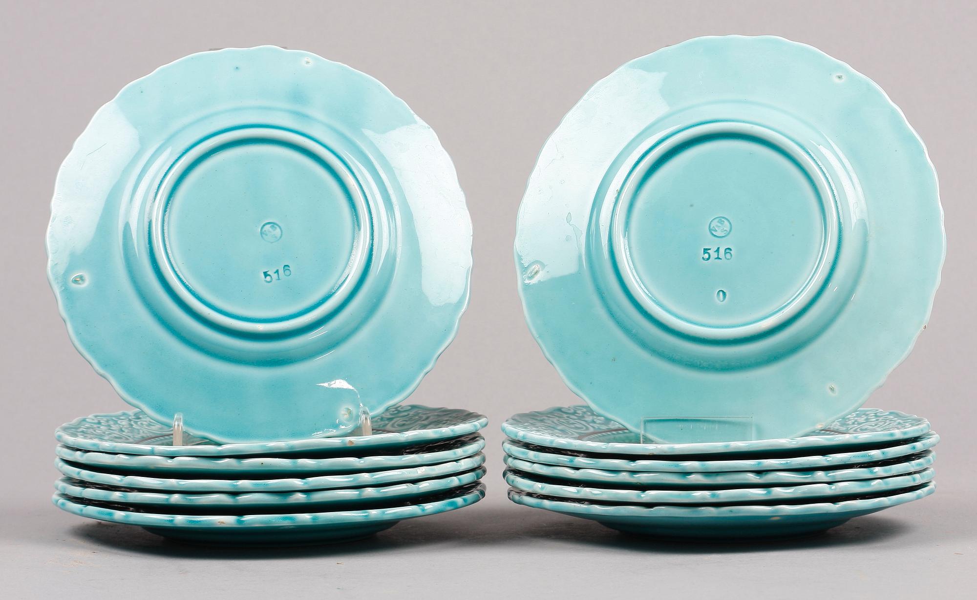 ASSIETTER, 12 st, majolika, omkring 1900.