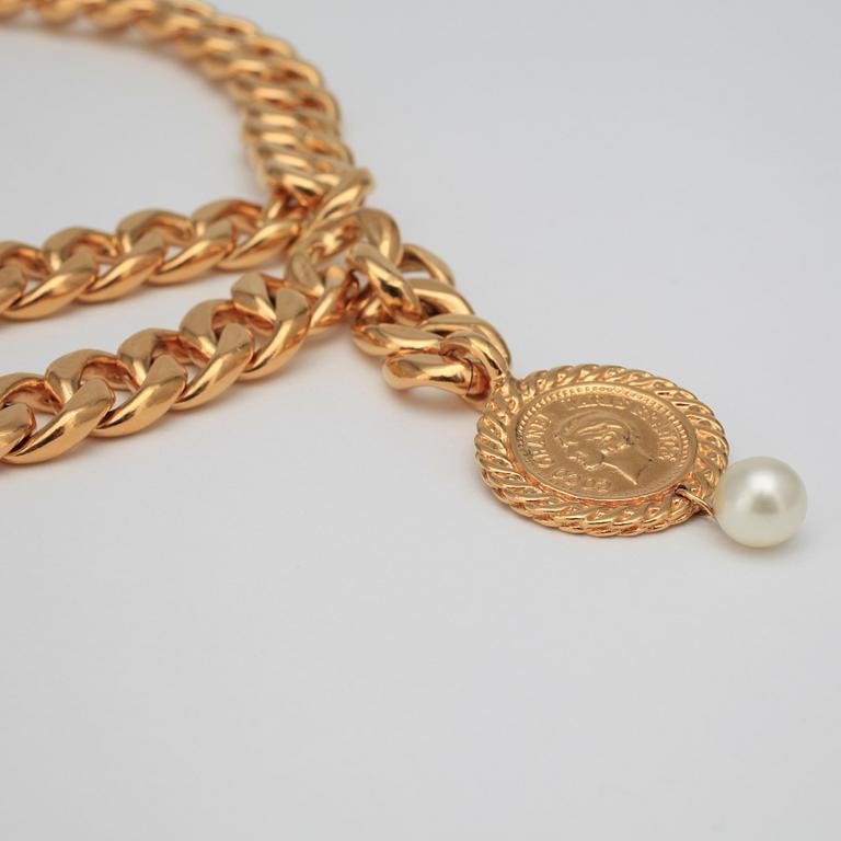 CHANEL, a necklace.