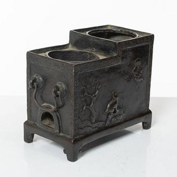 Sakevärmare / ställ, brons, Japan, Meiji (1868-1912).
