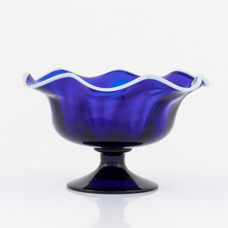 A cobalt glass bowl. possibly from Göteborgs or Gjöviks glasbruk, 19th century.