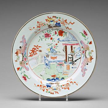 794. A famille rose charger, Qing dynasty, Qianlong (1736-95).