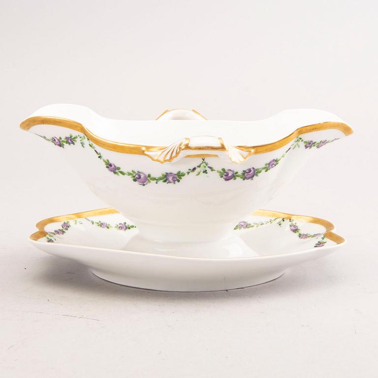 A Royal Copenhagen porcelain 55 pcs dinner service model 478 mid 1900s.