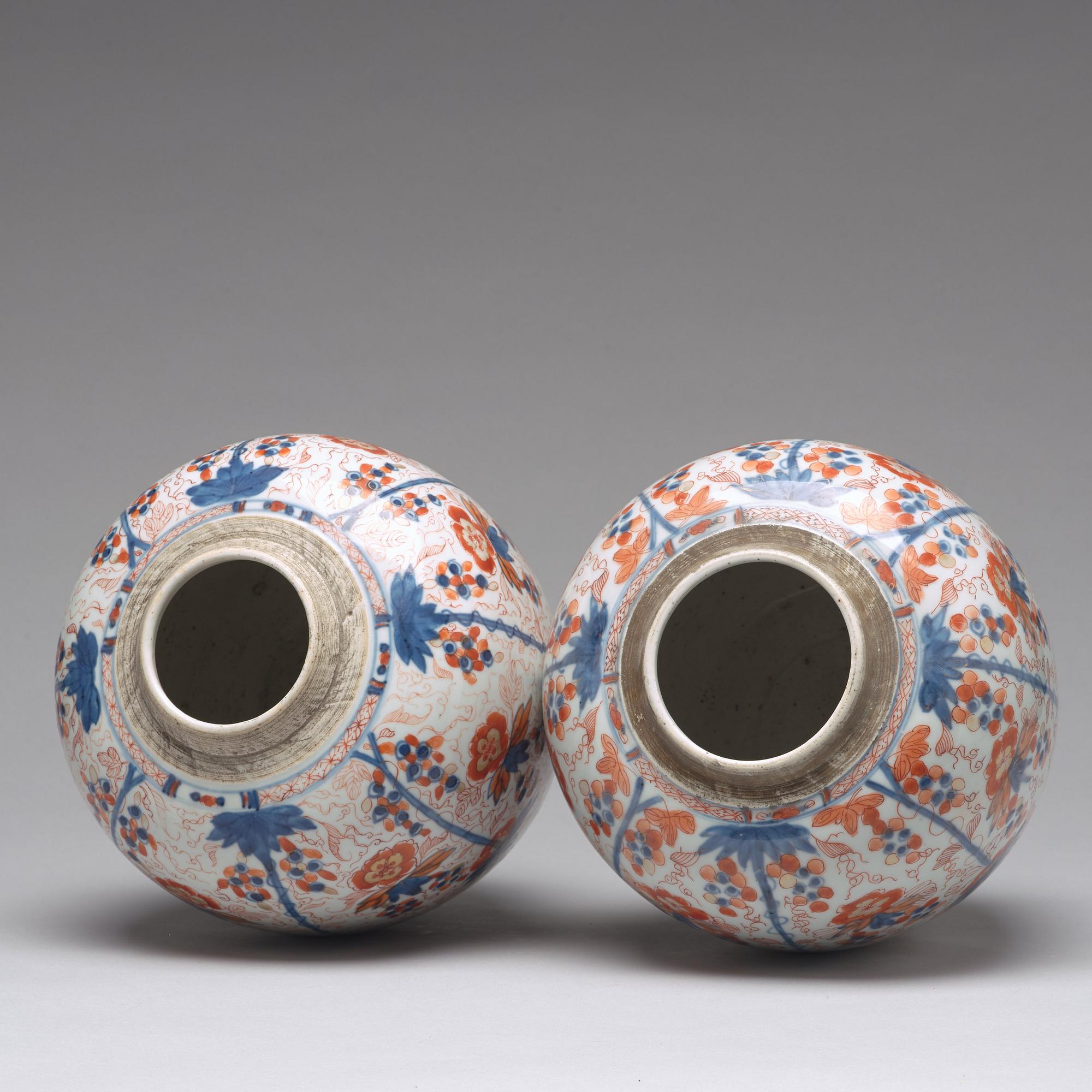 BOJANER, ett par, porslin. Qingdynastin, 1700-tal.