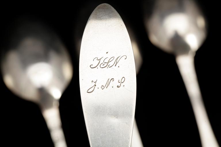 SKEDAR, 10 st, silver, 1700-tal. Bl a Jöns Holmberg 1750-1775 Ängelholm. Tot vikt ca 462g.