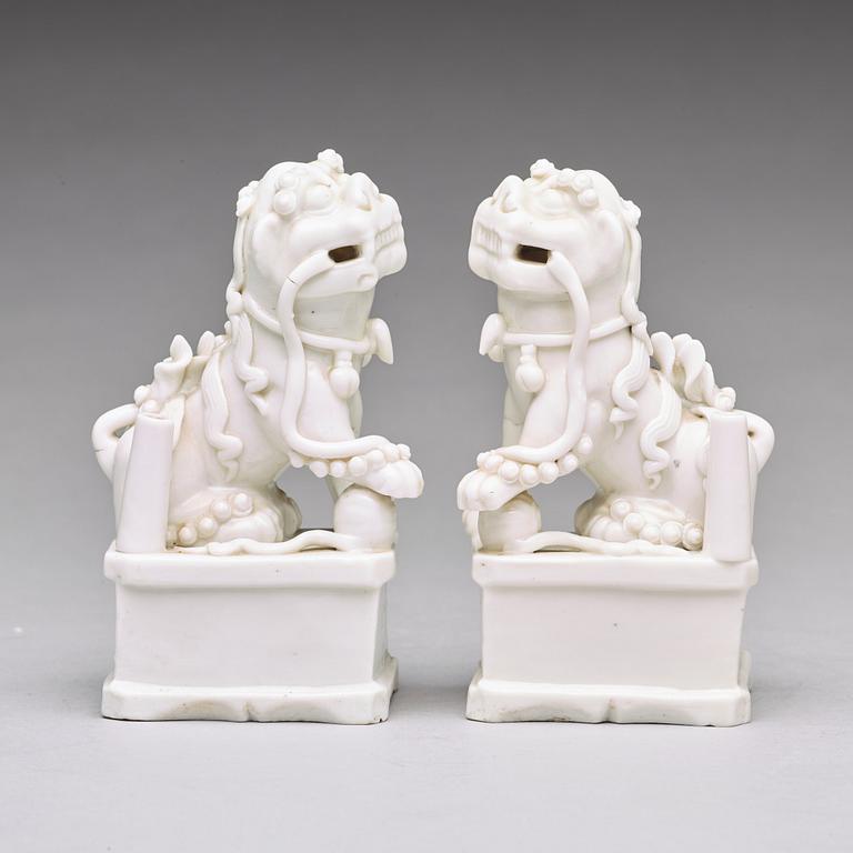 A pair of blanc de chine joss stick holders, Qing dynasty, Kangxi (1662-1722).