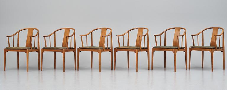 Hans J. Wegner, a set of 6 walnut 'China Chairs', Fritz Hansen, Denmark 1967.