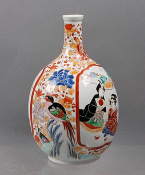 FLASKA, porslin, Japan. 1800-tal.
