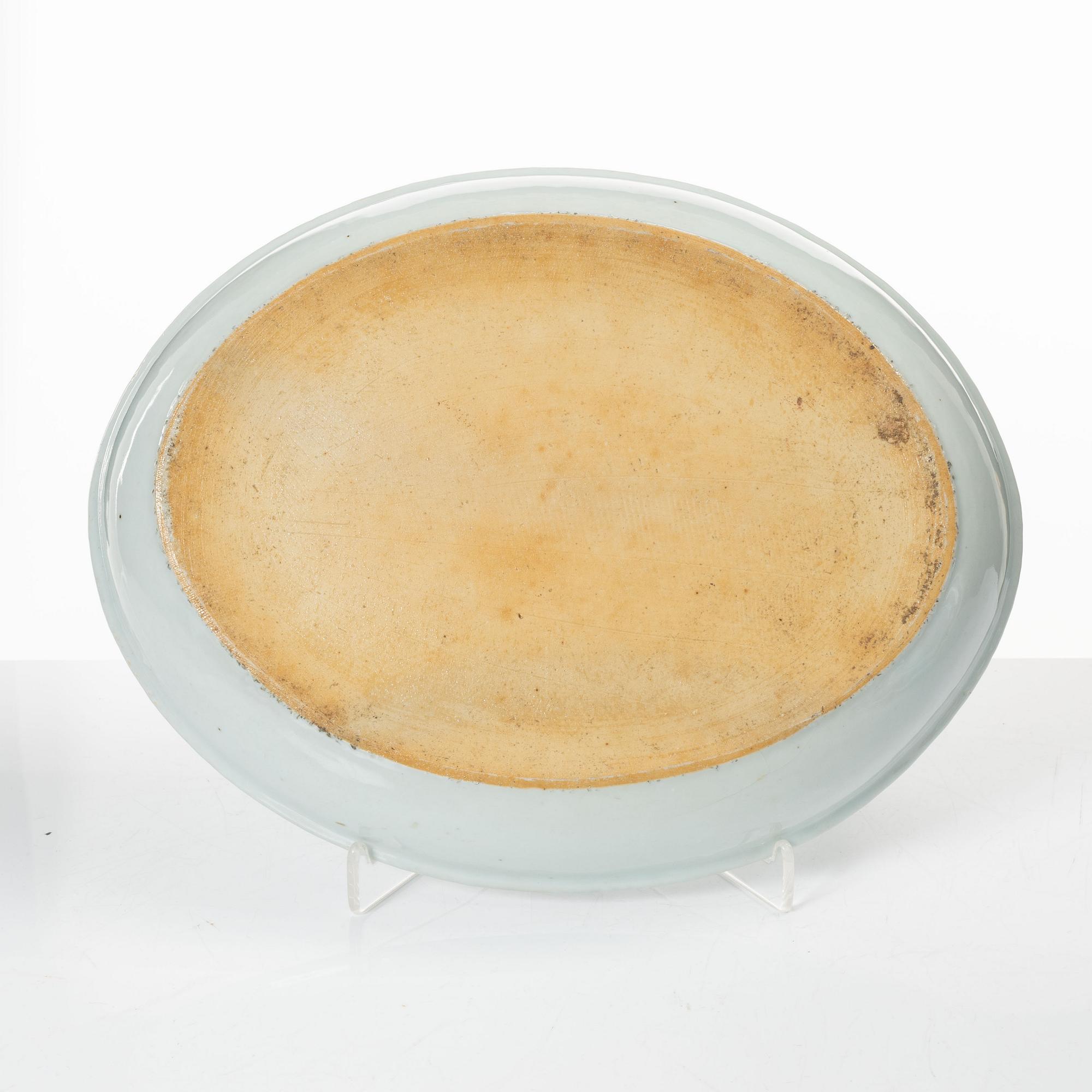 Form och stekfat, porslin, Kina, Qingdynastin, omkring 1800.