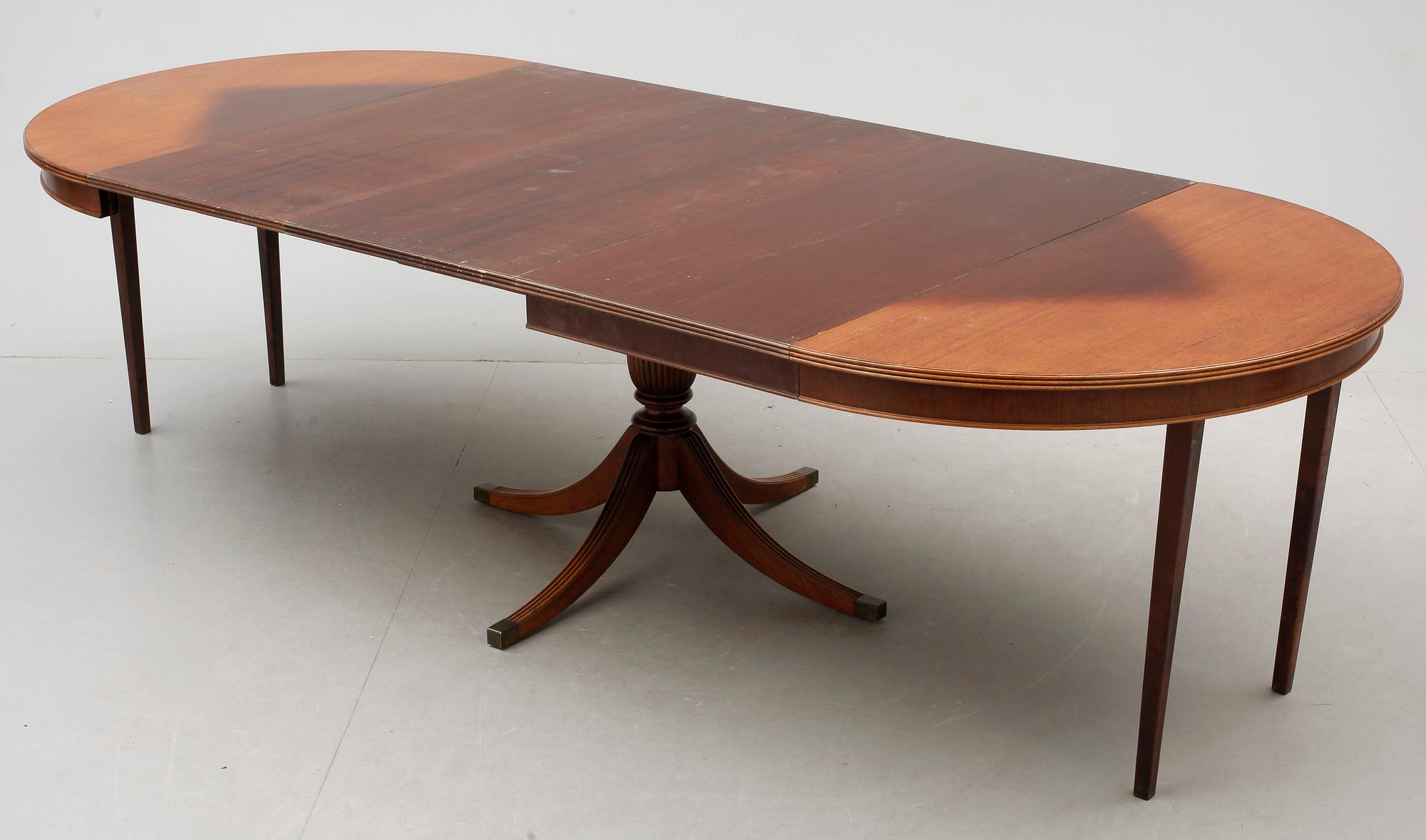 MATSALSGRUPP, 13 delar. Engelsk stil. 1900-tal.