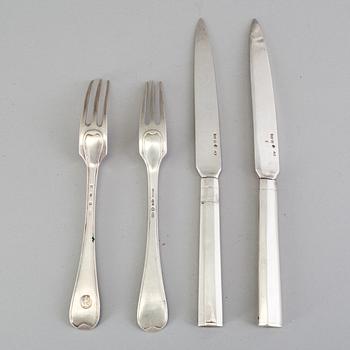 A set of 10 silver fruit knives, Stockholm, 1807 and a mixed lot of  silver fruit forks. Weight 600 g.