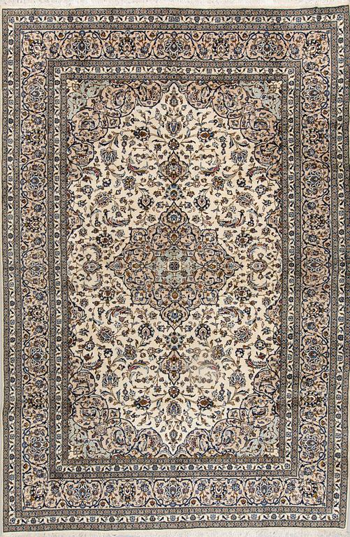 A carpet from Kashan, around 354 x 242 cm.