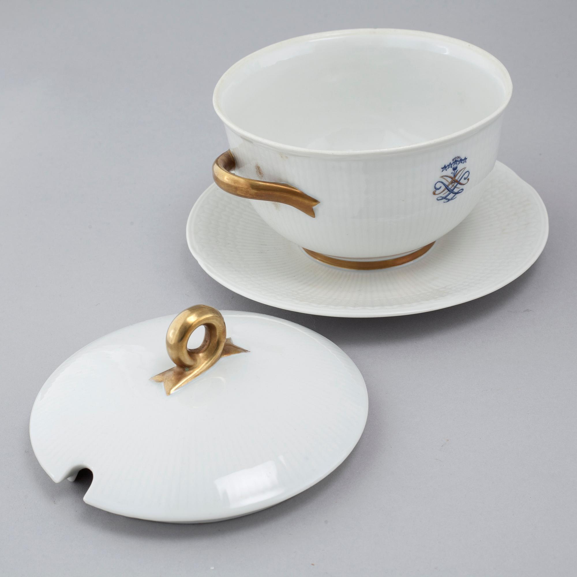 SERVIS, 119 delar, "Swedish Grace" med monogram, porslin, Rörstrand, 1900-tal.