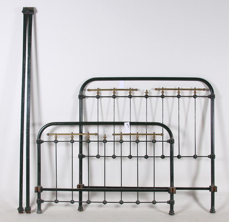 SÄNG, metall, 1900-tal.