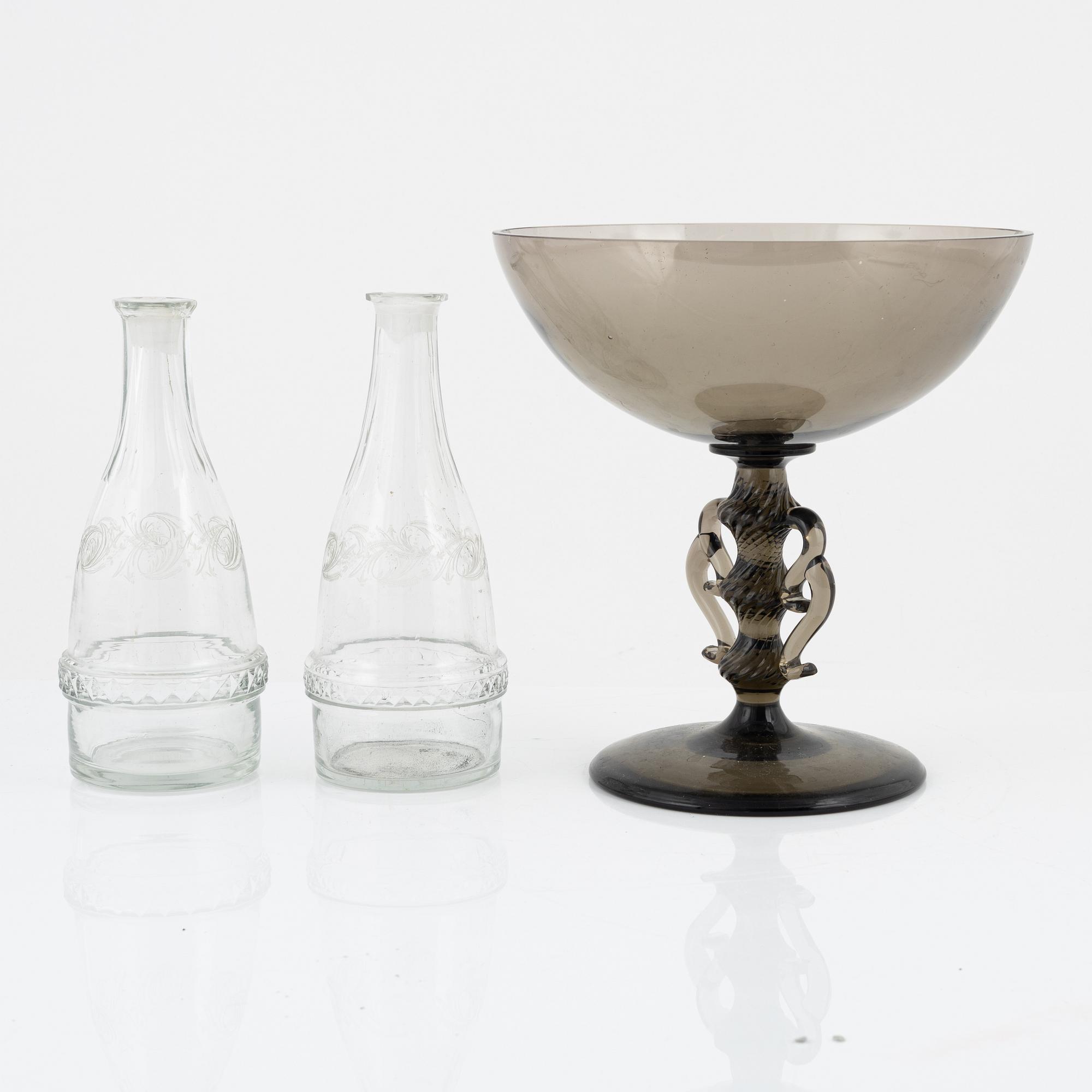 Simon Gate, a 'Vingarna' glass bowl for Sandvik, around 1920. A pair of glass carafes, 19th century.