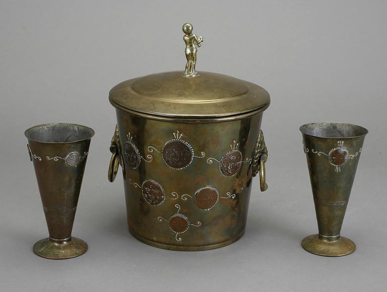 ISHINK MED LOCK och VASER, 2 st. Mässing. Richard Ringström, Helsingborg, 1930-tal.