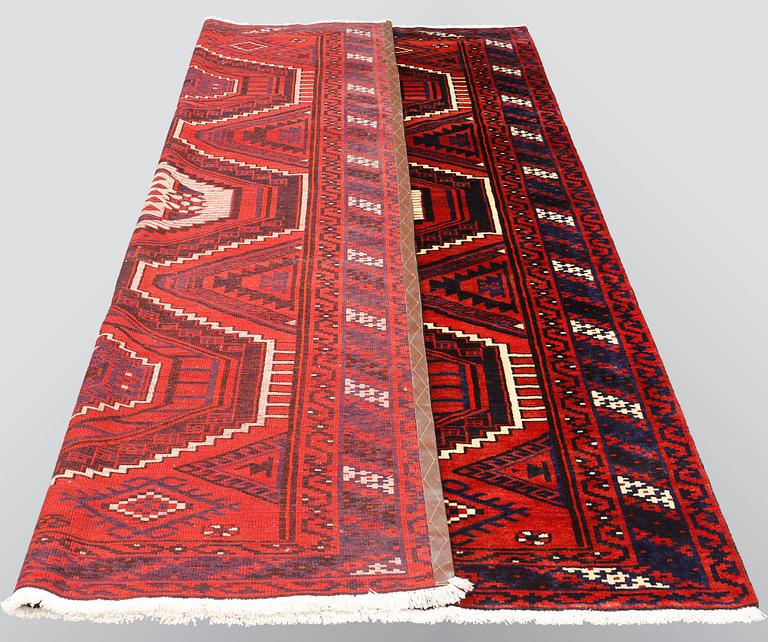 A carpet, Kashgai, ca 323 x 220 cm.