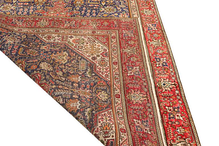 Carpet, Tabriz, approx. 293 x 186 cm.
