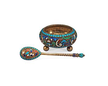 921. A Russian early 20th century silver-gilt and enamel salt and spoon, unidentified makers mark, St. Petersburg 1899-1908.
