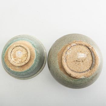 Vas samt skål, keramik. Sydostasien, troligen Sukothai, 1300/1500-tal.