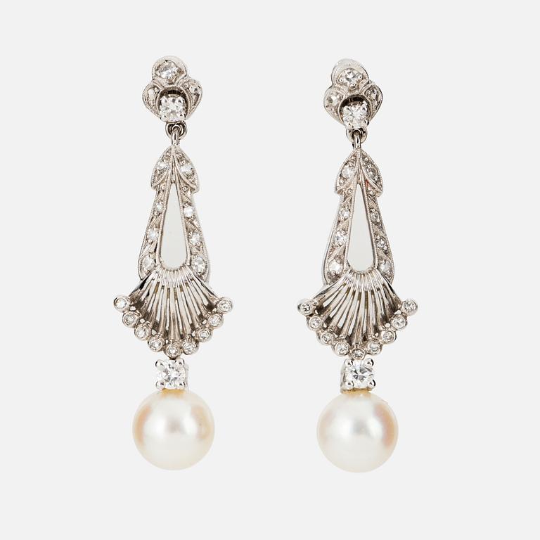 A PAIR OF EARRINGS.