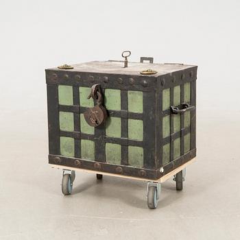 Cash coffin, 19th century.