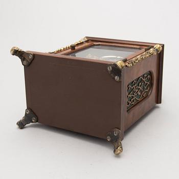 PÖYTÄKELLO, John Warmink, Alankomaat, 1900-luvun puoliväli.