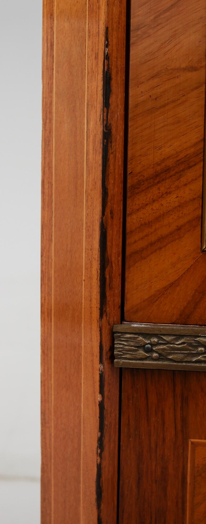 VITRINSKÅP, gustaviansk stil, 1900-talets mitt.