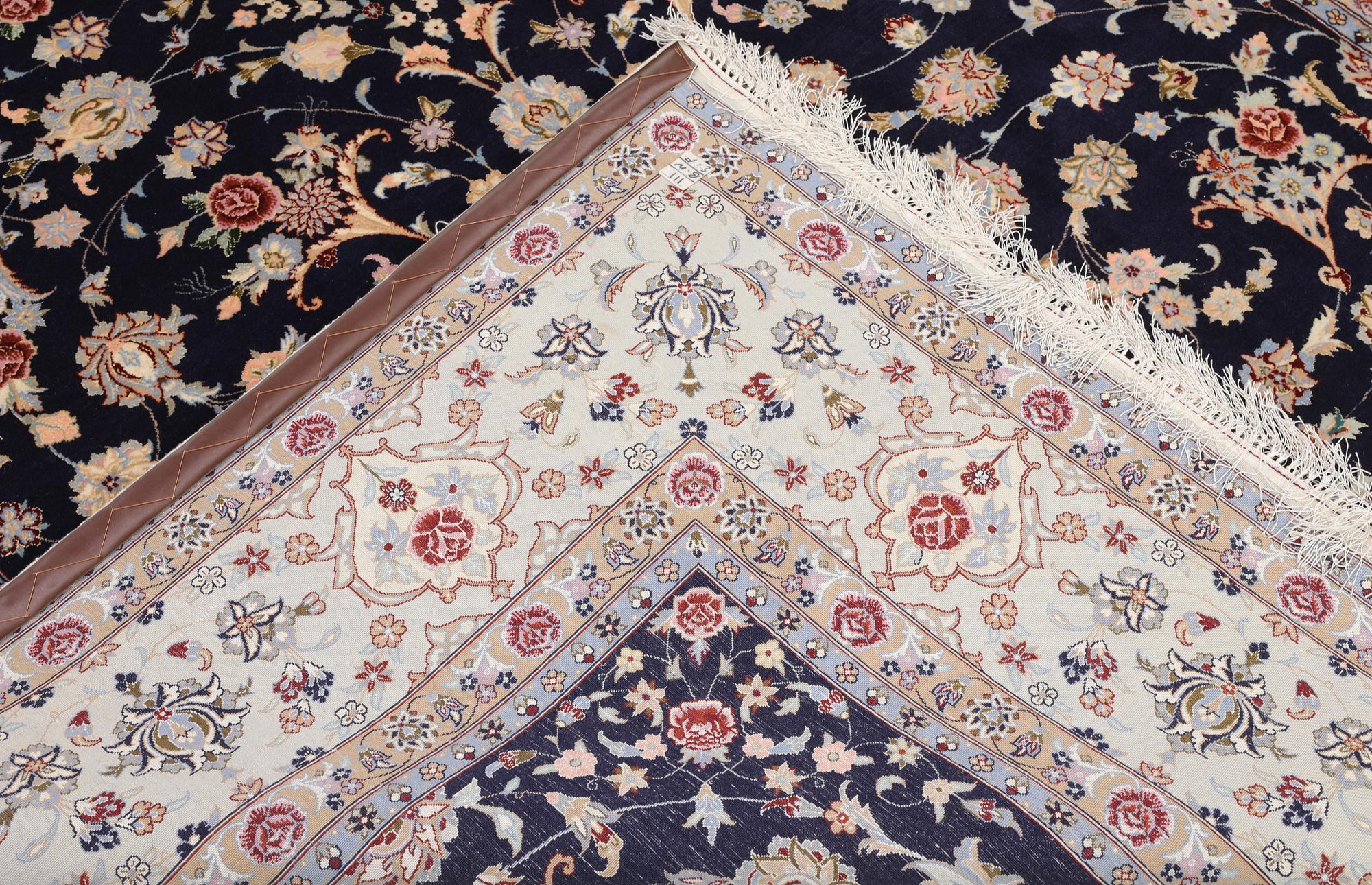 Carpet, Isfahan with silk elements, 300 x 203 cm.