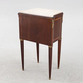 Sängbord, Louis-VI-stil, omkring 1900.