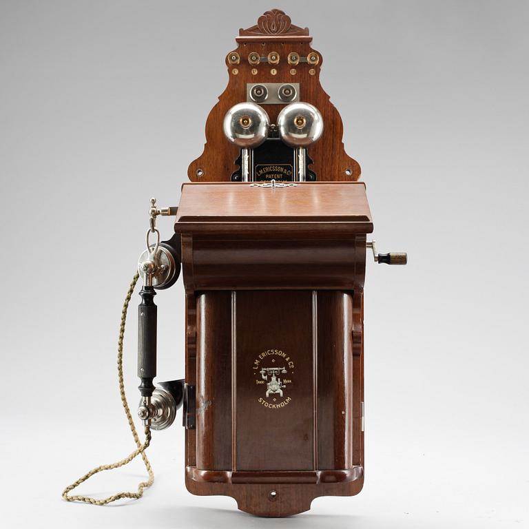 VÄGGTELEFON, LM Ericsson. Sekelskiftet 1900.