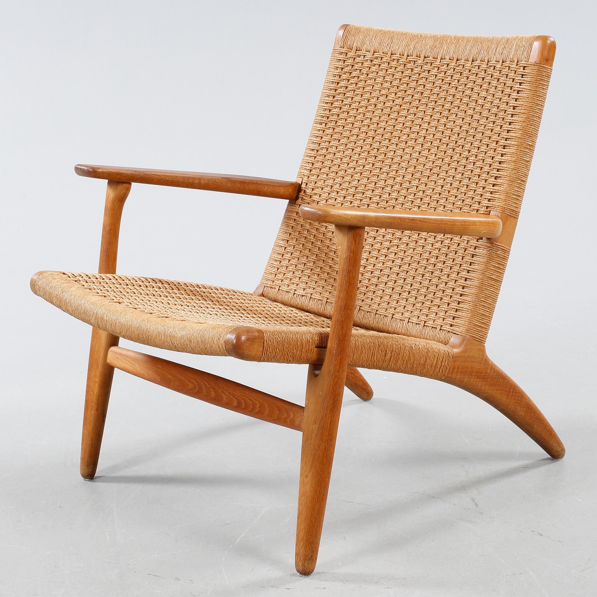 KARMSTOL, "CH-25", Hans J. Wegner, Carl Hansen, Danmark, 1900-talets andra hälft.