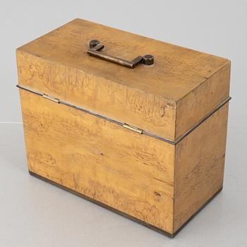 A flask box, 19th century.