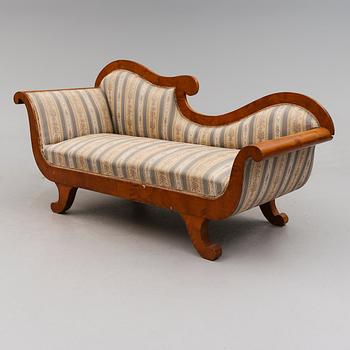 KANAPÉ, Karl Johan, 1800-talets mitt.