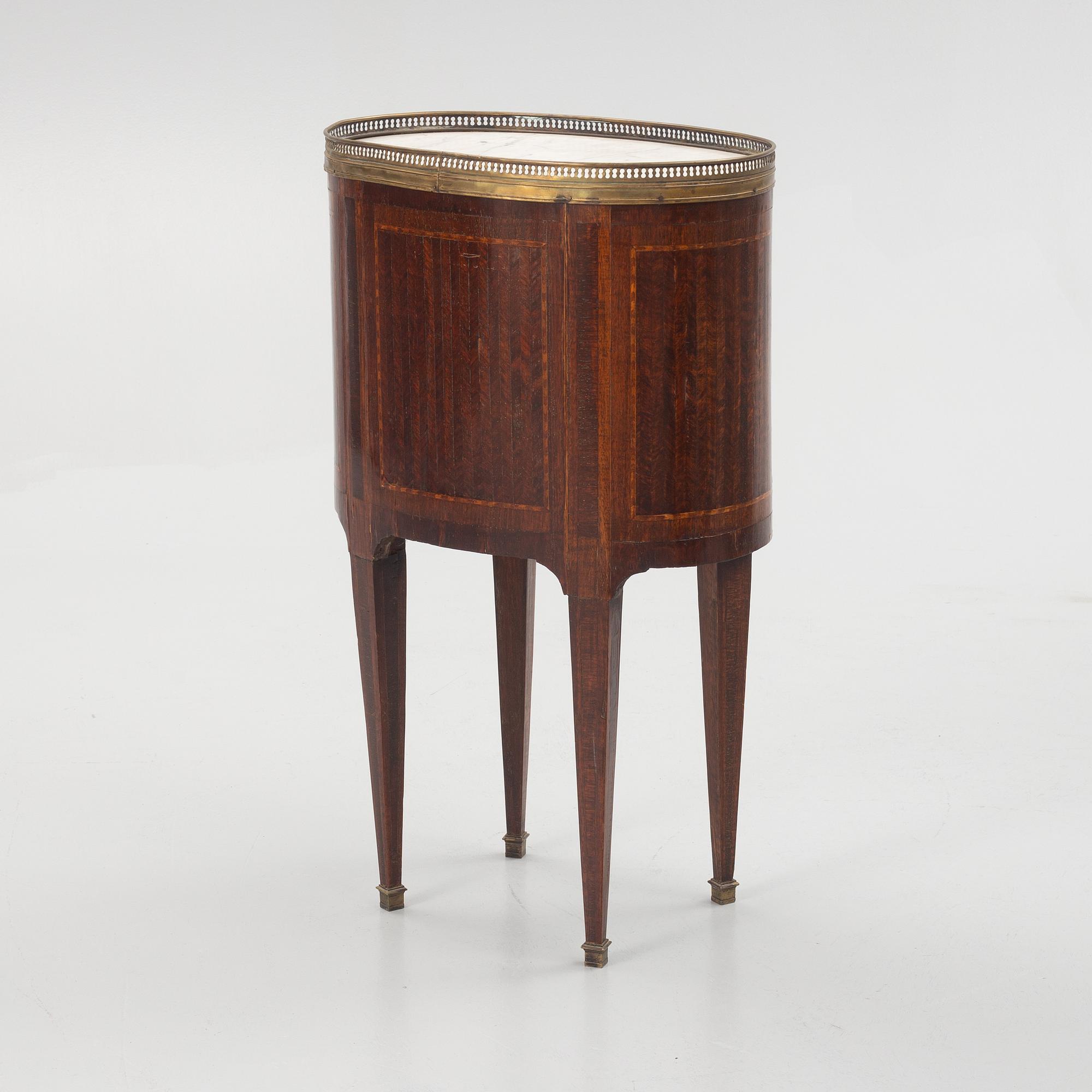 Byrå Louis XVI-stil, 1900-tal.
