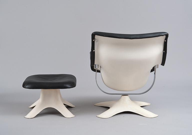 Yrjö Kukkapuro, KARMSTOL OCH FOTPALL.