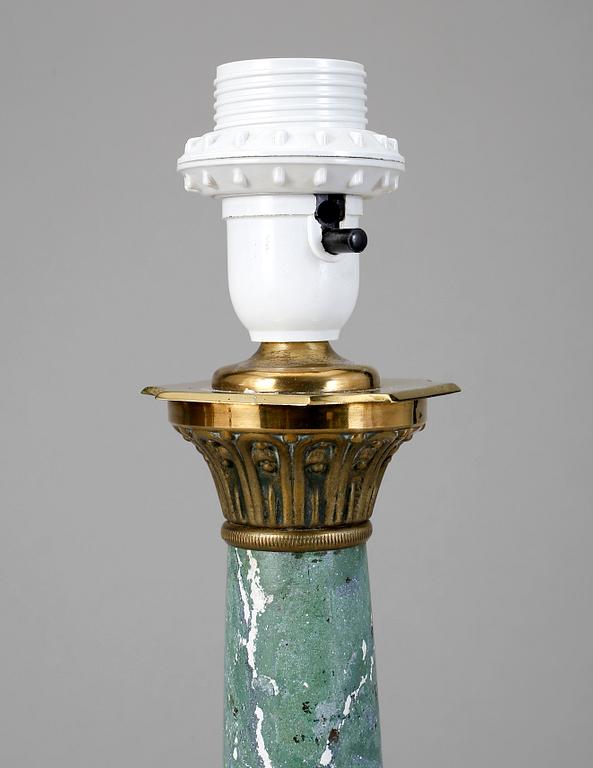 BORDSLAMPA, mässing, marmor, 1910-tal.