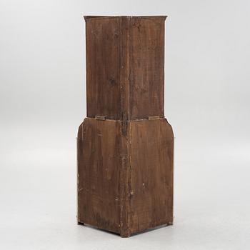 Hörnskåp, sengustavianskt, 1800-talets början.