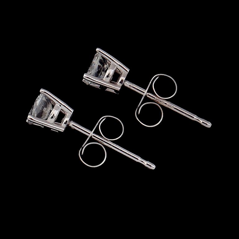 ÖRHÄNGEN, 1 par, 14K vitguld, briljantslipade diamanter tot ca 0.40 ct.