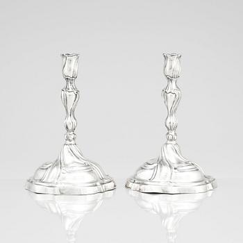 Johann Balthasar Heckenauer, ljusstakar, ett par, silver, Augsburg (1775-1777). Rokoko.