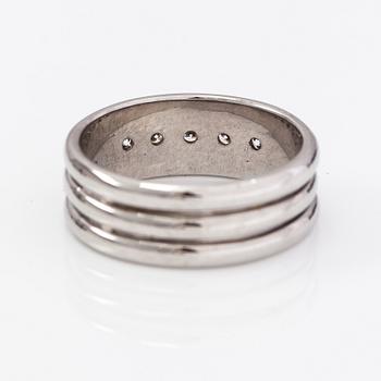 A 14K white gold ring with diamonds ca. 0.15 ct in total.
