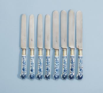 1590. A set of eight blue and white armorial knifves, Qing dynasty, Qianlong (1736-95).