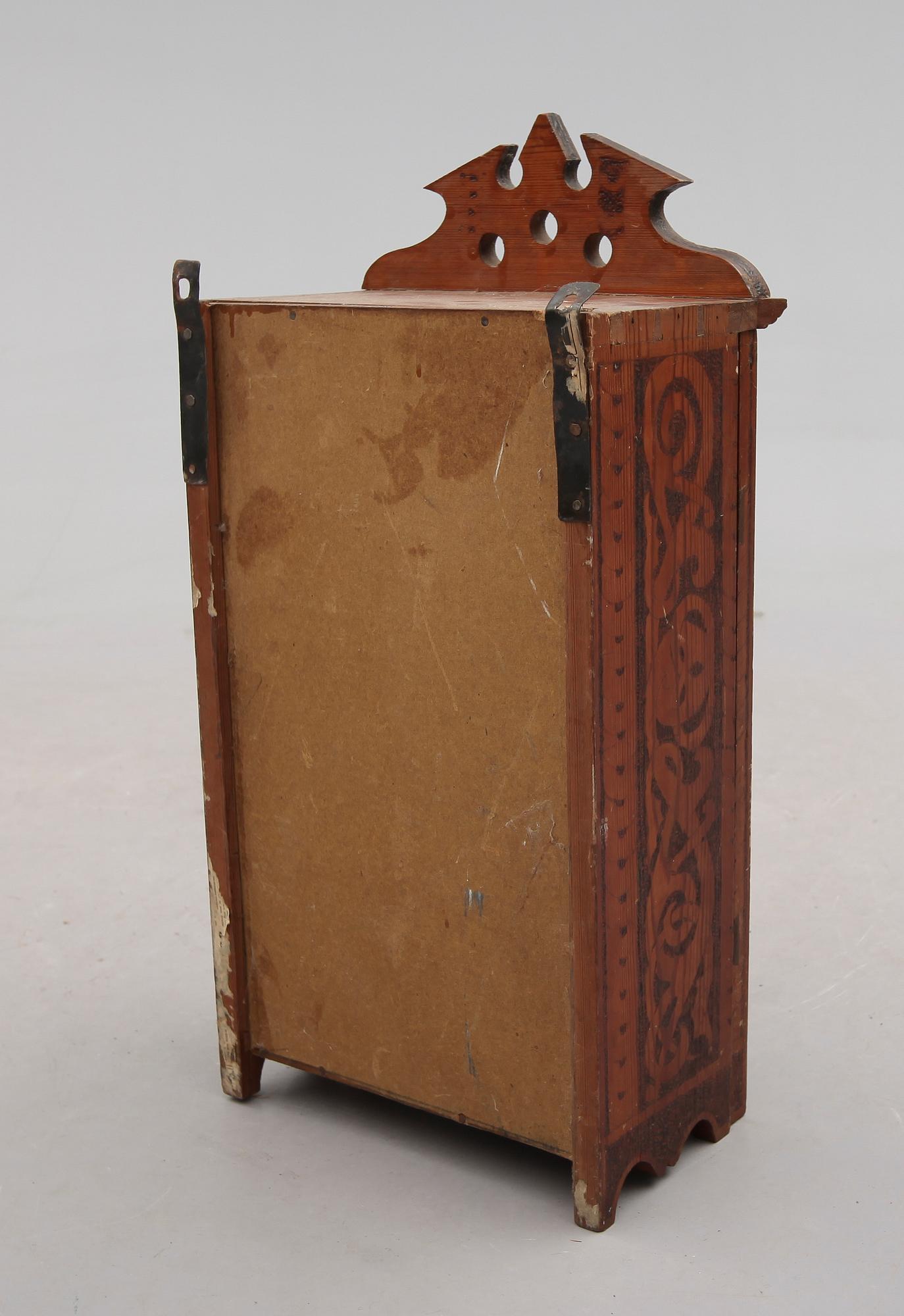 HÄNGSKÅP, sekelskiftet 1900.