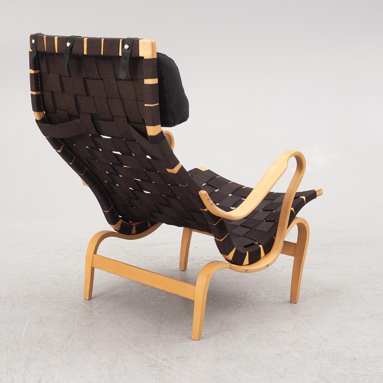 Bruno Mathsson, a "Pernilla" armchairs with ottoman, Dux, Sweden, second half of the 20th century.