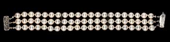 BRACELET, three strand cultured pearls, 7,5 mm.