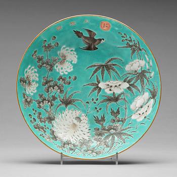 691. A turquoise-ground grisaille-decorated dish, with a 'Daya Zhai' mark, late Qing dynasty/early republic.