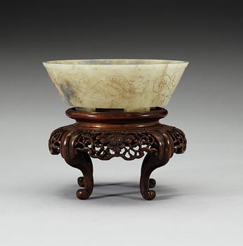 A nephrite bowl, Qing dynasty.