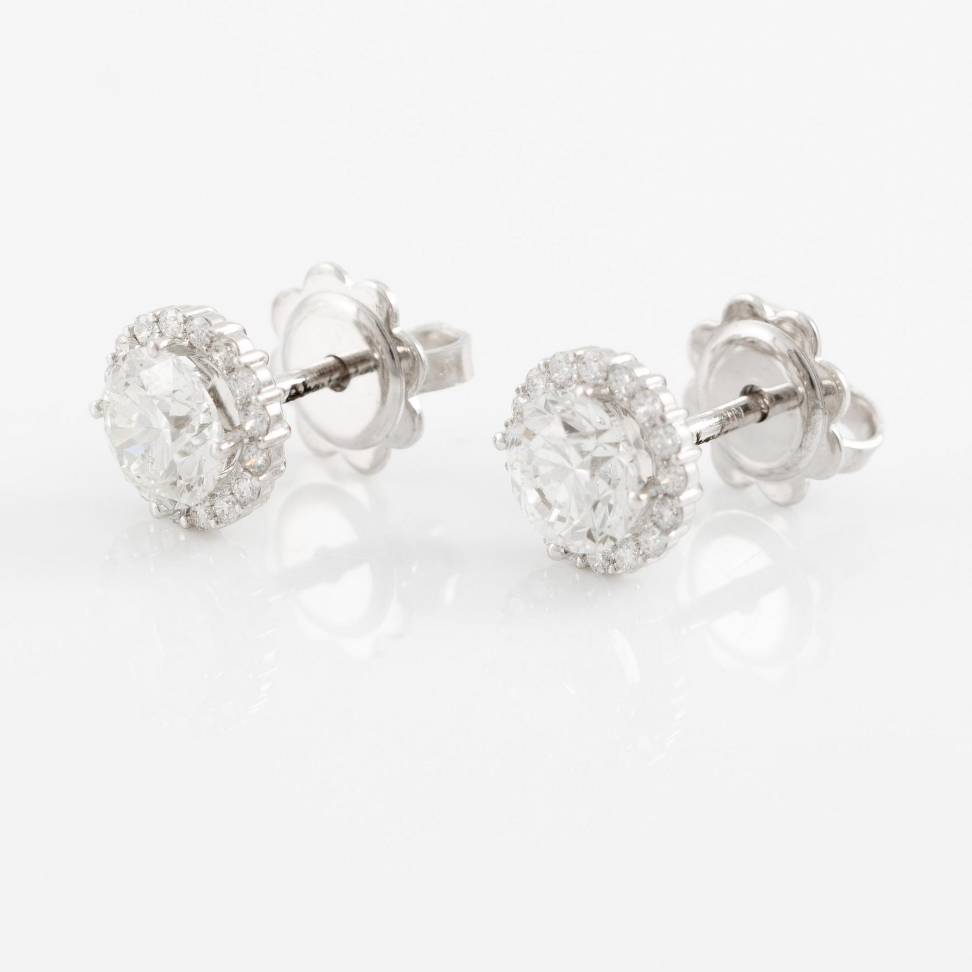 Örhängen 18K vitguld med briljantslipade diamanter.