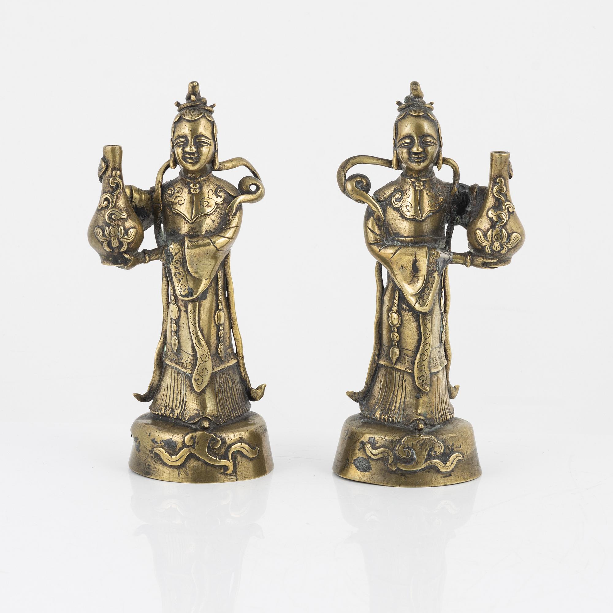 A pair of brass joss stick holders/vases, late Qing dynasty/around 1900.